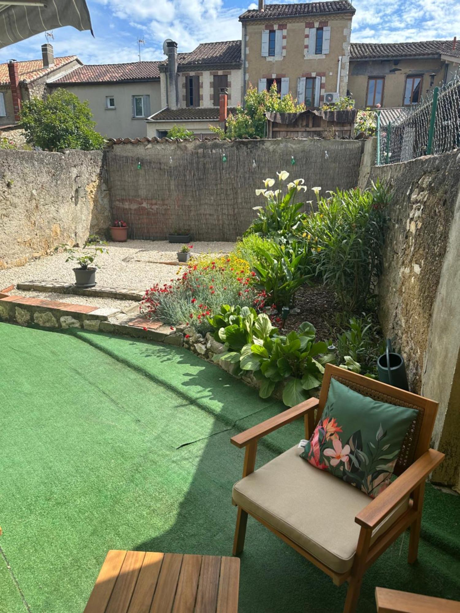 Appartement En Rez De Jardin Tout Equipe Fleurance Exteriér fotografie
